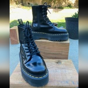Dr. Martens Platform Jadon 8-eyelet boots - size 37 (Women's 6) - Barely worn